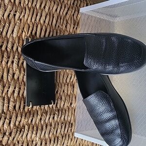 Vionic ELora Black Leather Loafers‎ Women Size 6.5